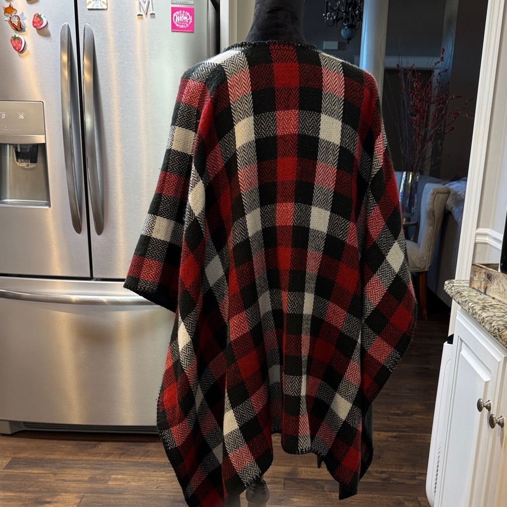Woolrich Reversible Red and Black Poncho - Picture 2 of 4
